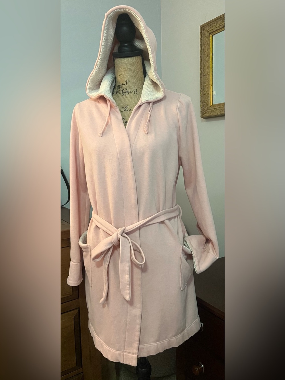Victoria's Secret Light Pink Hooded Tie-Waist Robe with Sherpa Lining Size S